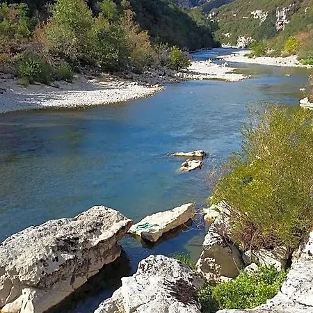 En Ardeche Du Sud Отель типа 